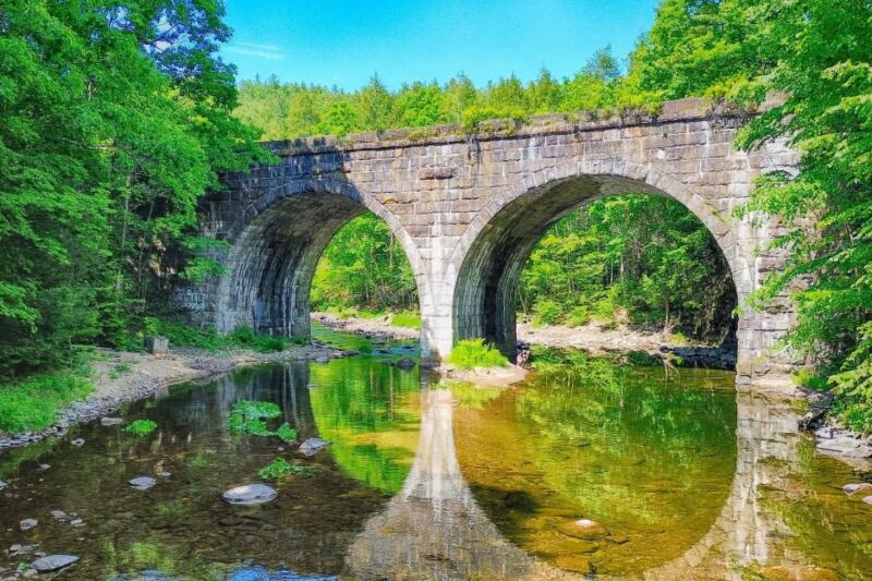 Most Massachusetts Locals Don’t Know These 14 Remarkable Spots Hidden Behind Ordinary Roads Even Exist