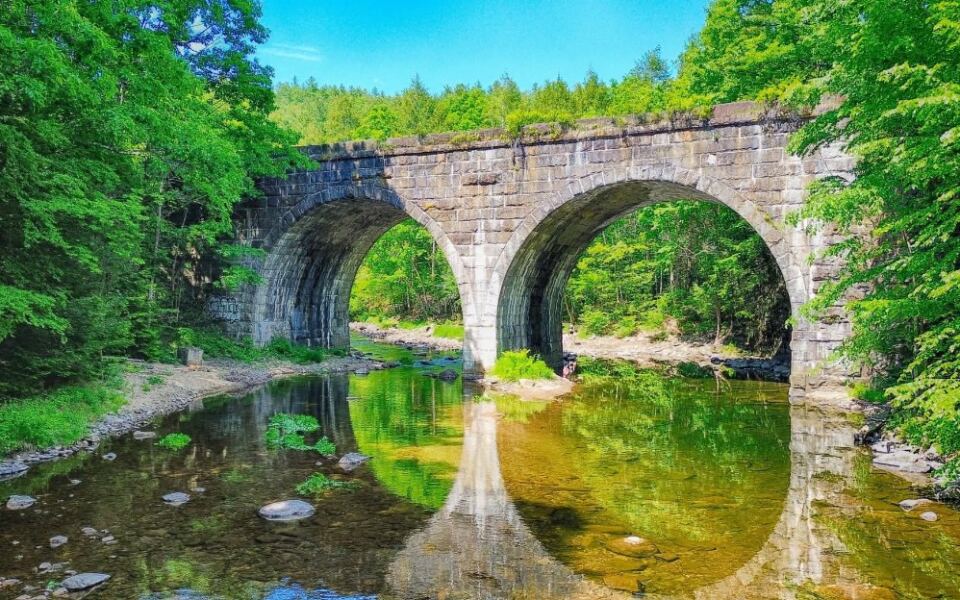 Most Massachusetts Locals Don’t Know These 14 Remarkable Spots Hidden Behind Ordinary Roads Even Exist