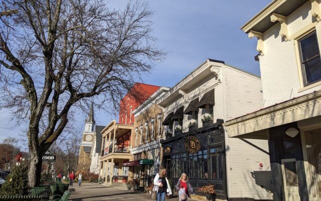 This Dreamy Little Ohio Town Feels Like You Wandered Straight Into A Hallmark Movie