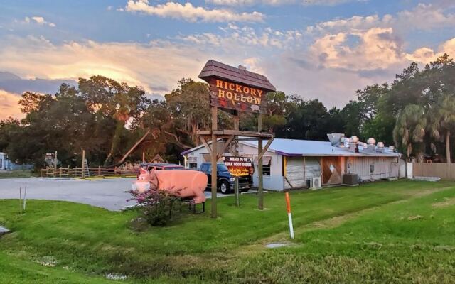 Behind a Simple Strip Mall Sign in Brandon, Florida Hides Some Seriously Good Barbecue