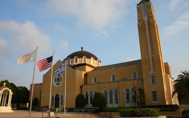 For 60 Years This Tiny Florida Town Has Thrown a Greek Festival With Sponge Divers and Dancing in the Streets