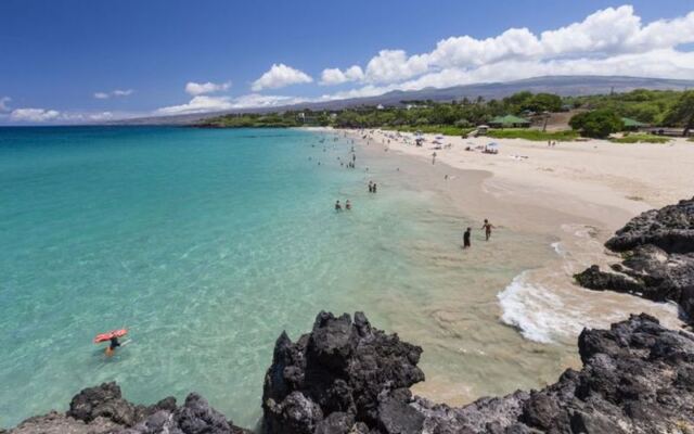 This Hawaii State Park Rolls Out a Famous White-Sand Swimming Beach for the Price of Parking