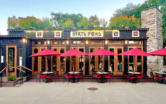 This Lincoln Park Restaurant Serves Seasonal Farm-to-Table Cooking With Pond Views and a Warm, Unstuffy Vibe