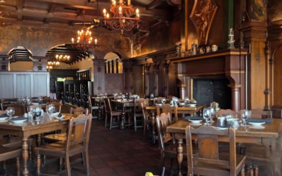 This Minnesota Steakhouse Has Been A Duluth Landmark Since 1914