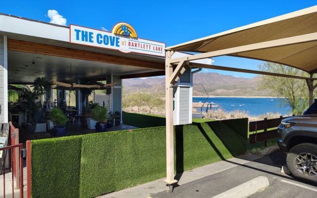 This Arizona Lake Restaurant Serves Homemade Chips and Burgers With Desert Views Worth Pulling Over For