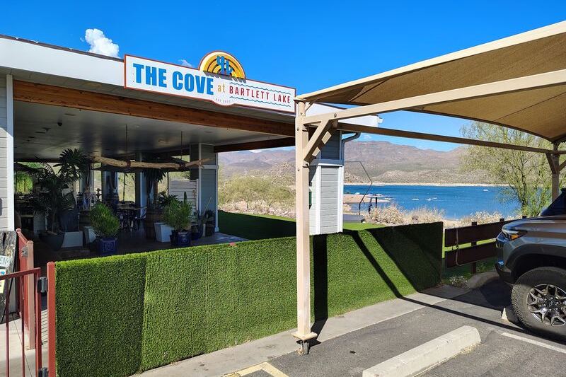 This Arizona Lake Restaurant Serves Homemade Chips and Burgers With Desert Views Worth Pulling Over For