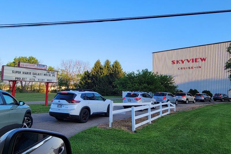 7 Ohio Drive-In Theaters Still Lighting Up Giant Screens Under The Summer Night Sky