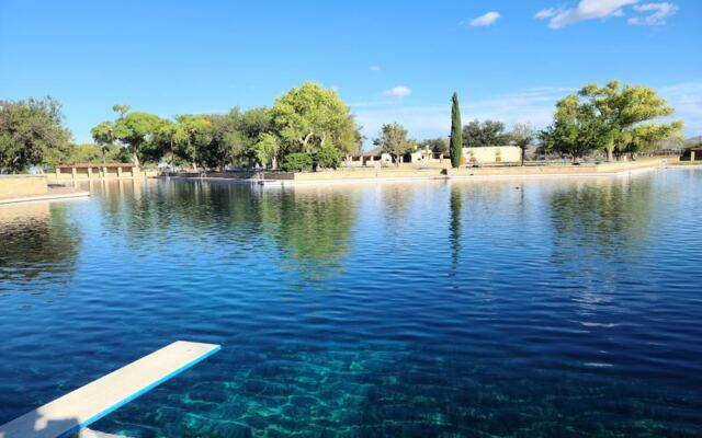 Balmorhea’s Crystal-Clear Desert Spring Pool Lets You Swim With Fish in the Middle of West Texas