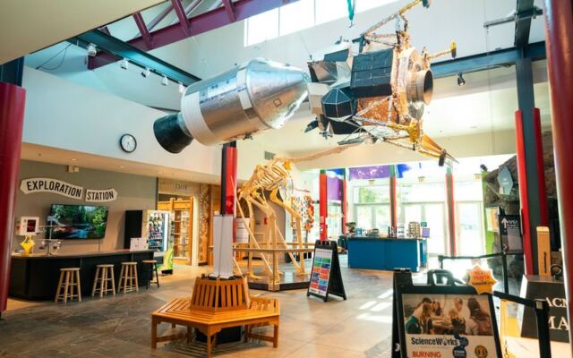 This Oregon Hands-On Science Museum Pairs Bubble Rooms and Dino Digs With an Outdoor Play Area Kids Explore