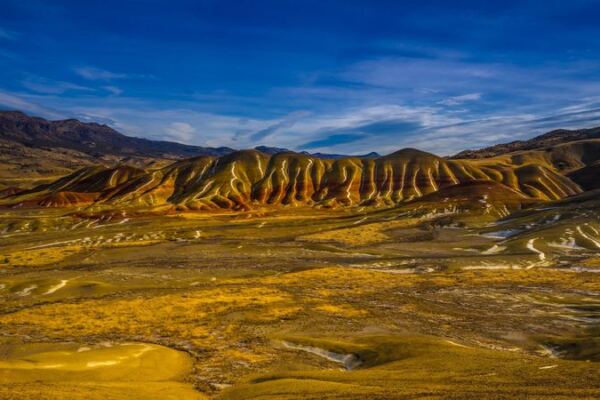 This Remote Oregon Fossil Bed Lets You Walk Among Ancient Painted Rock Layers Millions of Years Old