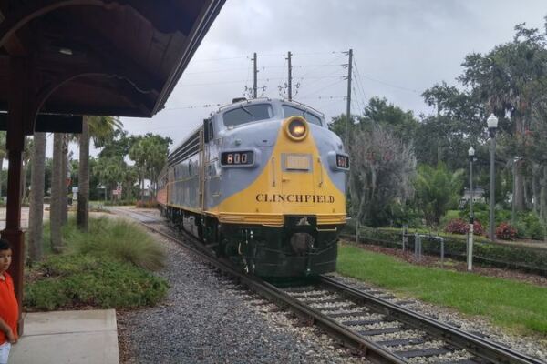 This Fully Restored Vintage Train Rolls Through Florida’s Rural Countryside Just Outside Tampa