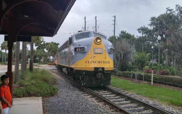 This Fully Restored Vintage Train Rolls Through Florida’s Rural Countryside Just Outside Tampa