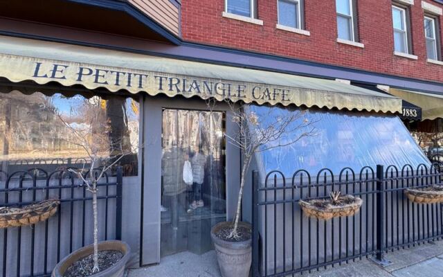 People Drive Across Ohio Just For The French Onion Soup At This Cozy Little Restaurant