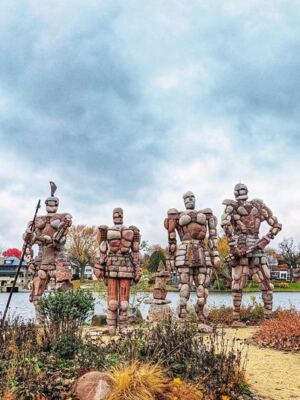 These Giant Stacked-Boulder Sentinels Rise Beside An Illinois River As A Wonder Most People Miss