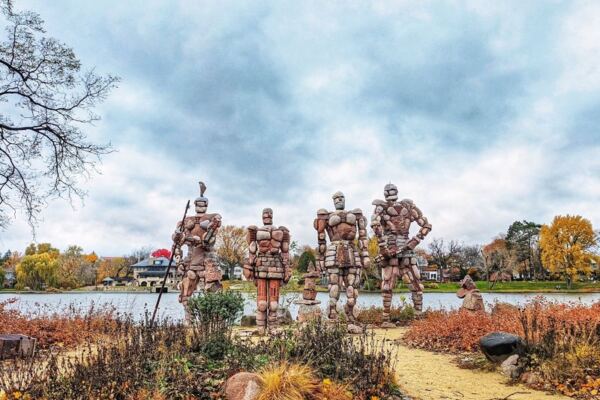 These Giant Stacked-Boulder Sentinels Rise Beside An Illinois River As A Wonder Most People Miss