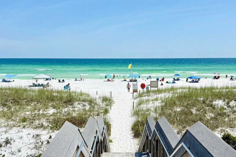 15 Florida Beaches With Water So Clear They Look Almost Too Beautiful to Be Real