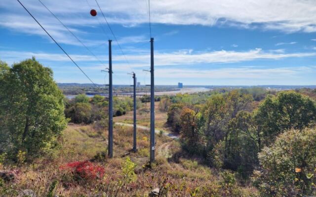 These 12 Easy Oklahoma Trails Serve Up Fall Color Without Wearing You Out