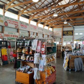 This Family-Run Illinois Farm Market Turns A Quick Donut Run Into A Whole Fall Day
