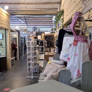 This Enormous Florida Vintage Store Lets You Fill a Whole Cart for Just $50
