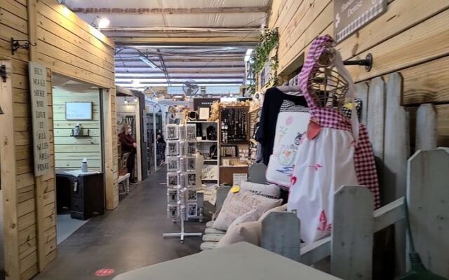 This Enormous Florida Vintage Store Lets You Fill a Whole Cart for Just $50