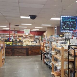 This Family-Run Colorado Produce Market Wins Over Food Lovers With Roasted Green Chile, Peach Preserves, And Local Honey