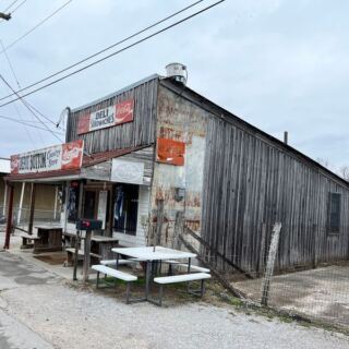 This Tiny Tennessee Railroad Store Draws Folks From Miles Away for Thick-Cut Fried Bologna