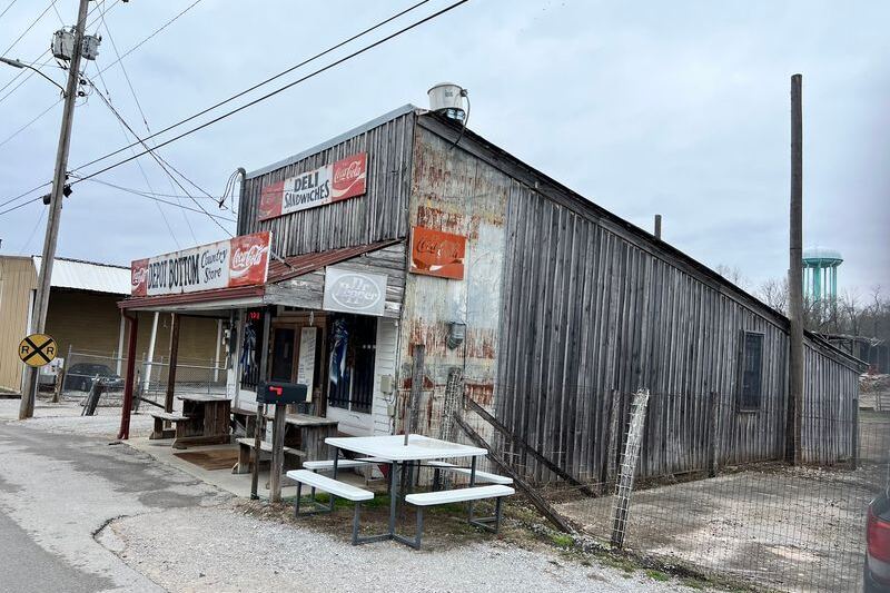 This Tiny Tennessee Railroad Store Draws Folks From Miles Away for Thick-Cut Fried Bologna