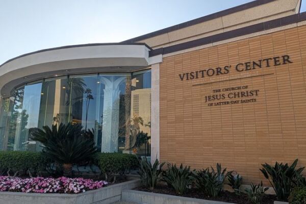This Los Angeles Temple Towers Over Manicured Gardens and Fountains Where Anyone Can Walk the Grounds