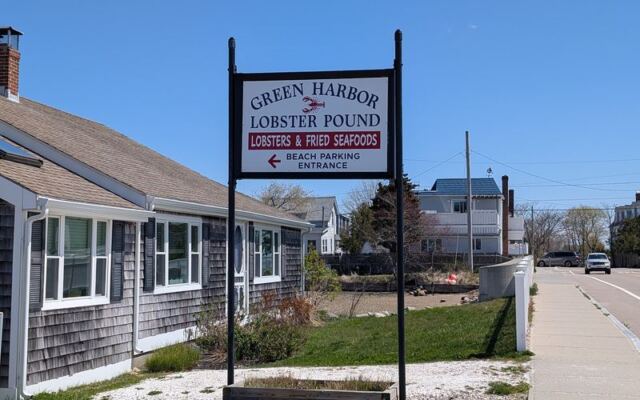 This Cash-Only Marshfield, Massachusetts Lobster Shack Piles Its Rolls So High People Gladly Wait in Line