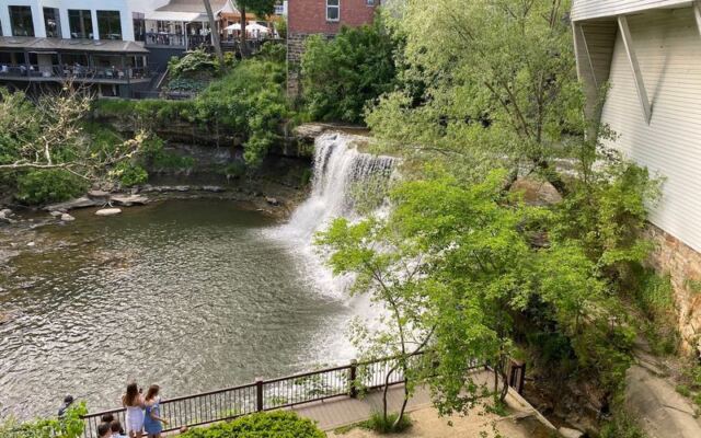 This Ohio Village Has A Glowing Waterfall And A Downtown That Turns Into A Snow Globe Every December