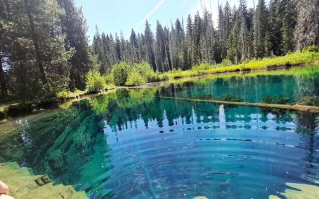This Oregon Lake Is Called The Little Bahamas Of The Northwest For Its Turquoise Water And White Sandy Shore