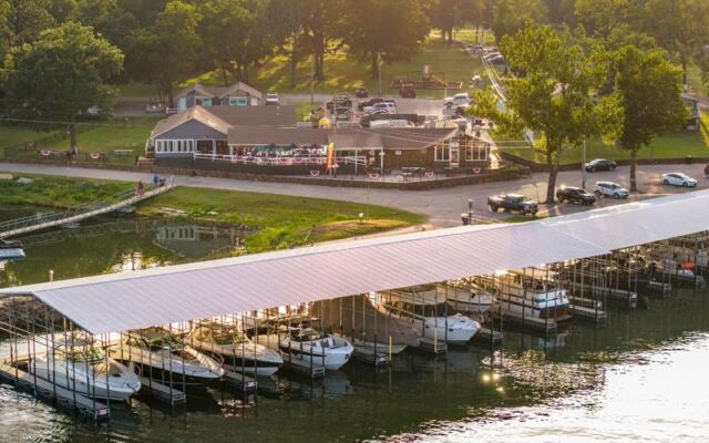 Boats Pull Right Up While You Eat Catfish on the Patio at This Grand Lake Spot in Oklahoma