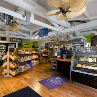 12 Old Florida Country Stores Where the Home Cooking Beats Any Chain Restaurant