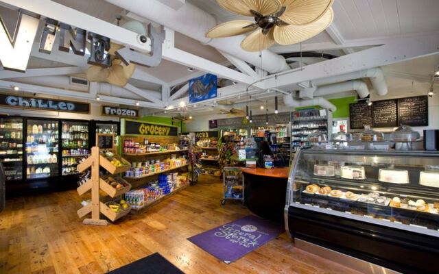 12 Old Florida Country Stores Where the Home Cooking Beats Any Chain Restaurant