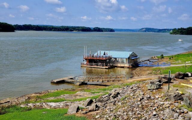 This Floating Southern Illinois Restaurant Serves Catfish With The River Right Under Your Table