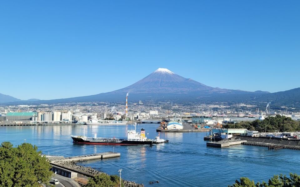 17 Active Volcanoes Looming Near Some of the World’s Biggest Tourist Hotspots