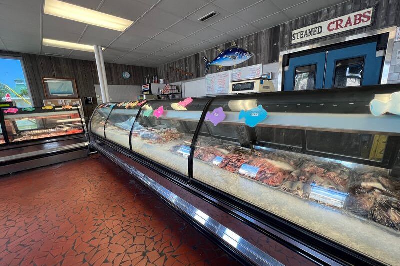 This North Carolina Seafood Market Is So Fresh the Cars Line Up Around the Block at Dinnertime