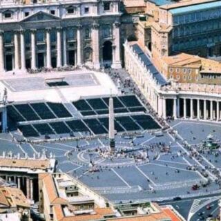 17 European Landmarks That Draw Travelers From Around the World