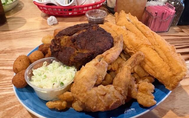 The Full Seafood Platter at This No-Frills North Carolina Shack Costs Less Than $18