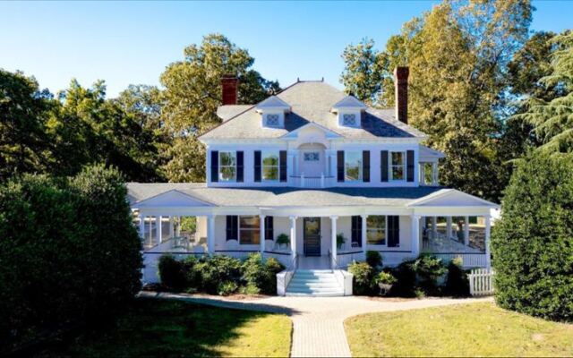 These 11 North Carolina Tea Houses Serve Scones and Teapots Worth Clearing Your Whole Afternoon For