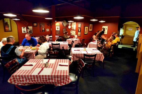 This Old-School Oregon Italian Spot Still Has Checkered Tablecloths And An Accordion Player That Locals Adore