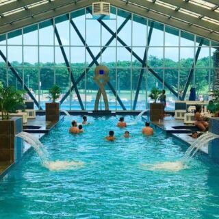 This Adults-Only Pennsylvania Resort Has a Heated Indoor-Outdoor Pool in the Poconos