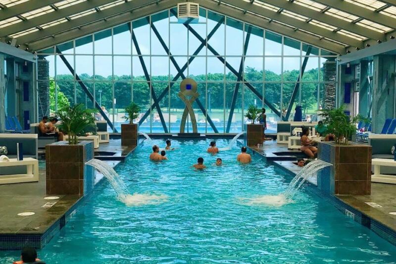 This Adults-Only Pennsylvania Resort Has a Heated Indoor-Outdoor Pool in the Poconos
