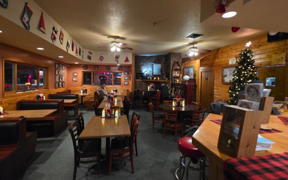 This Minnesota Restaurant Is Famous For A Prime Rib Sandwich Featured On Food Network