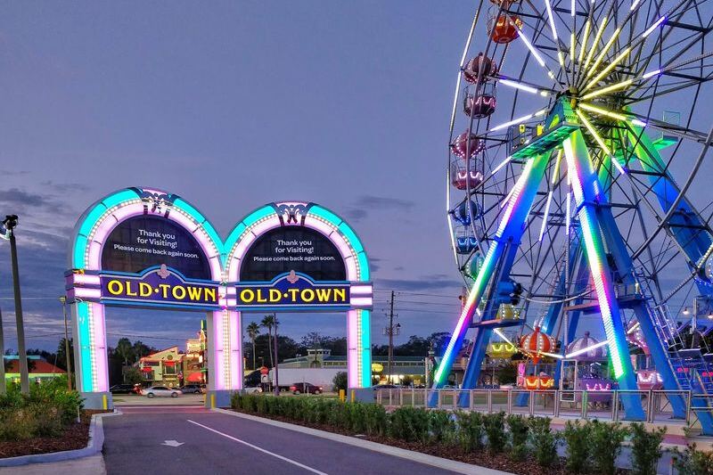 While Florida Theme Parks Charge a Fortune, This Nostalgic Amusement Park Still Lets You Walk Through the Gate for Free