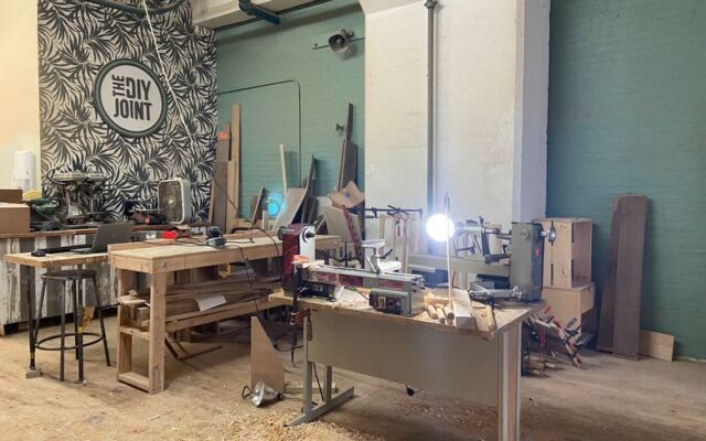 This Hoboken Woodshop Lets Beginners Build A Real Cutting Board By Hand