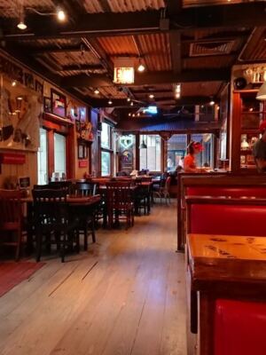 This Lively Illinois Seafood Spot Turns Forrest Gump Into a Shrimp-Filled Experience