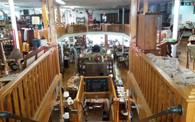 These 12 Enormous Tennessee Antique Stores Let You Lose Yourself Digging for Hours