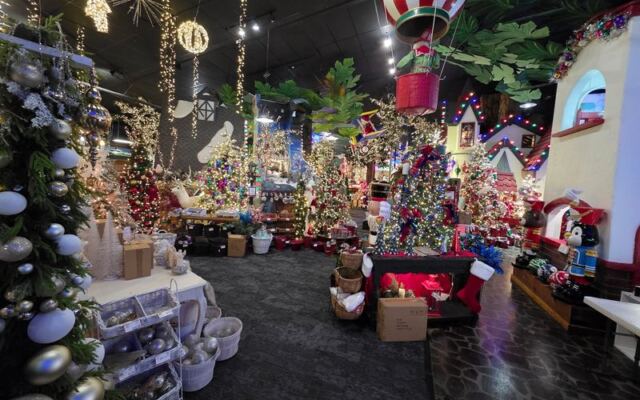 This Oklahoma City Christmas Store Is Packed Floor-To-Ceiling With Holiday Treasures You Could Browse For Hours