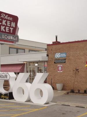 This Old Route 66 Chicken Stop Near Chicago Has Been Serving Legendary Fried Chicken For Decades